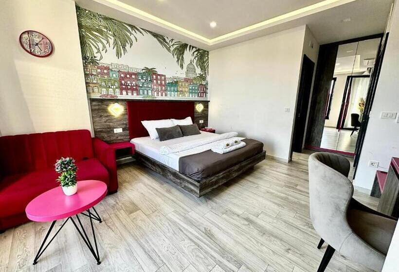 سوییت جونیور با بالکن, Del Medio