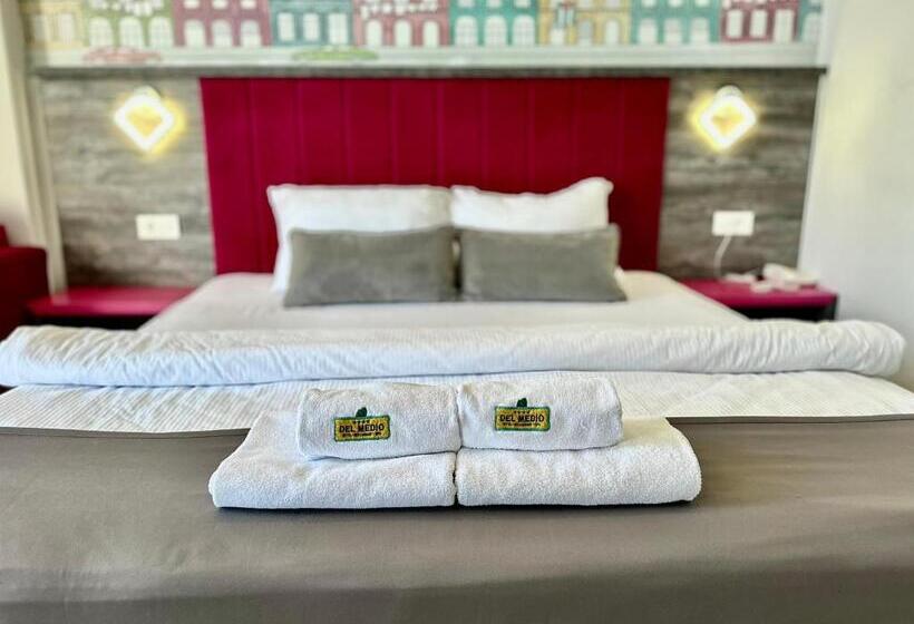 سوییت جونیور با بالکن, Del Medio