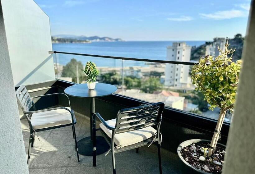 سوییت جونیور با بالکن, Del Medio