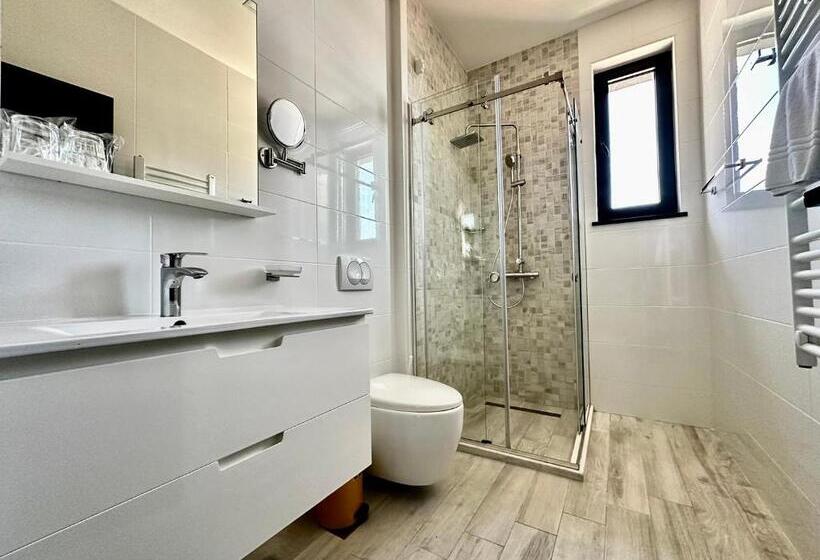 سوئیت با بالکن, Del Medio