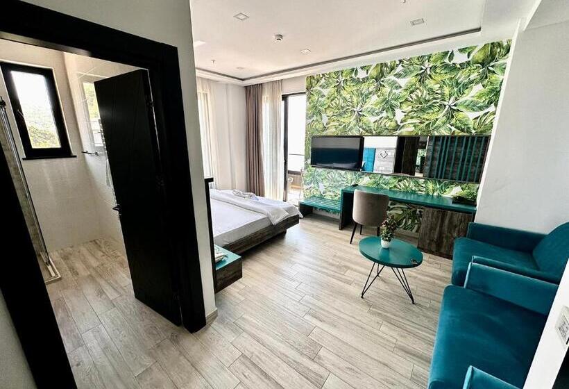 سوئیت با بالکن, Del Medio