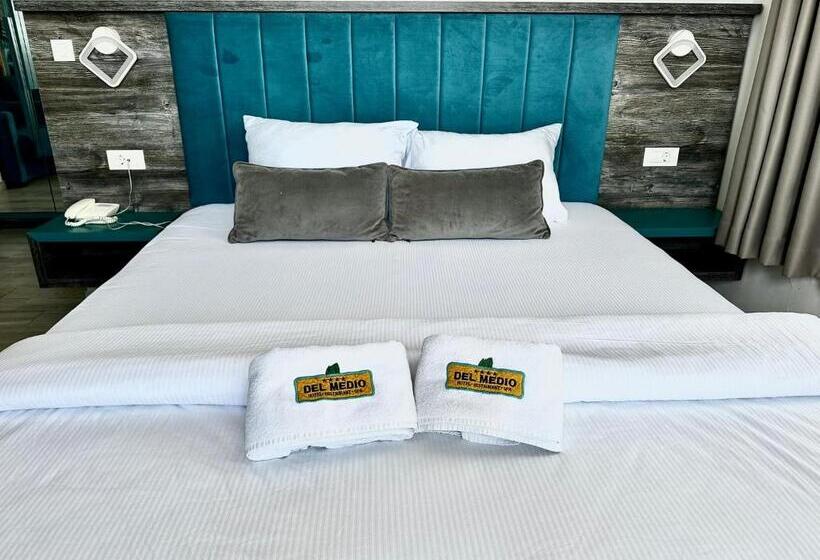 سوئیت با بالکن, Del Medio