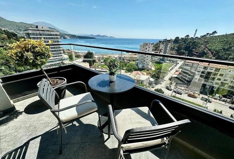 سوئیت با بالکن, Del Medio