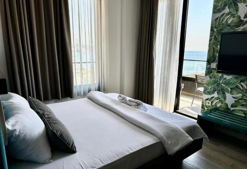 سوئیت با بالکن, Del Medio