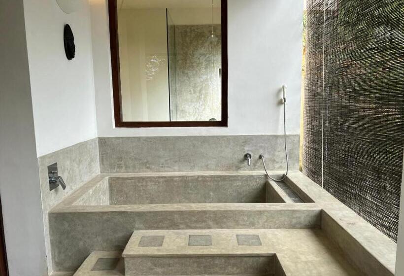 テラス付スイート, Rosyth Estate House