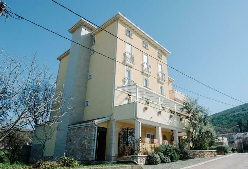 استودیو خانوادگی, Villa Panorama