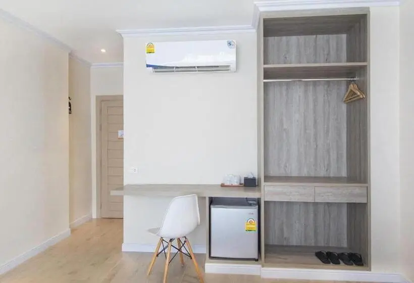 Deluxe Szoba Kind Size Bed, เดอะคอร์เนอร์ The Corner