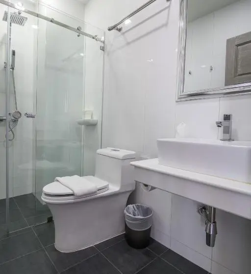 Deluxe Szoba Kind Size Bed, เดอะคอร์เนอร์ The Corner