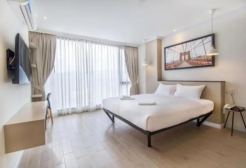 Lakosztály, เดอะคอร์เนอร์ The Corner