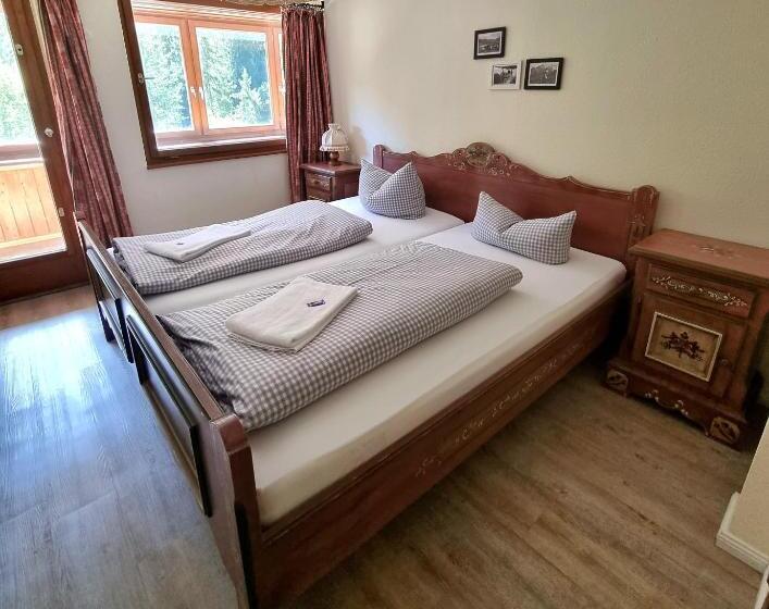 חדר סטנדרט, Almagmach