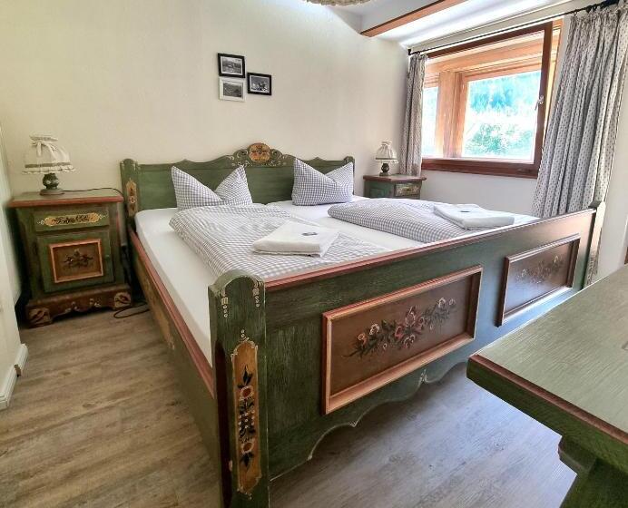 חדר סטנדרט, Almagmach