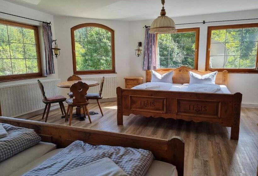 חדר סטנדרט לארבעה, Almagmach