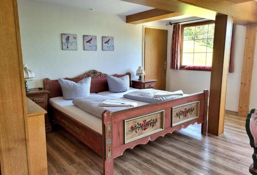 חדר סטנדרט לארבעה, Almagmach