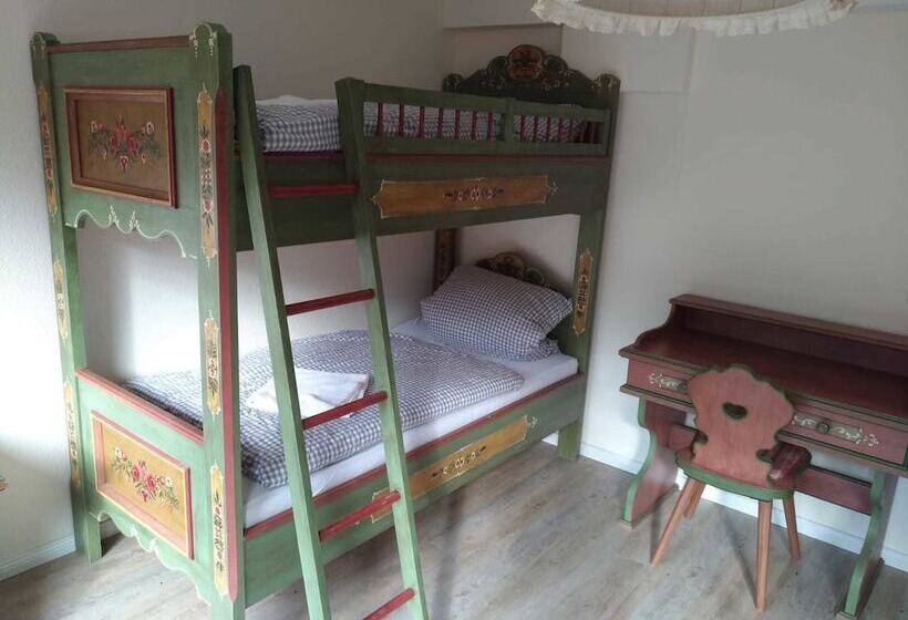 חדר סטנדרט לארבעה, Almagmach