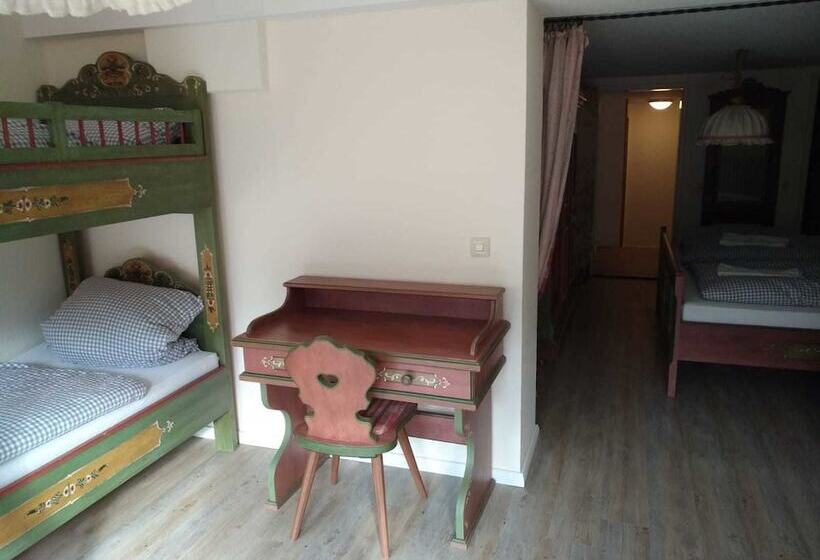 חדר סטנדרט לארבעה, Almagmach