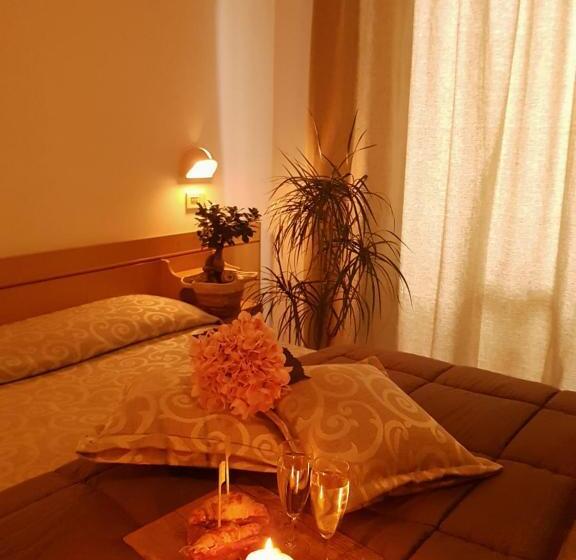 اتاق استاندارد چهارنفره با بالکن, Romantica