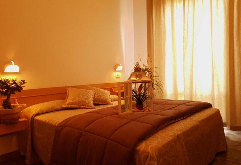 اتاق استاندارد چهارنفره با بالکن, Romantica