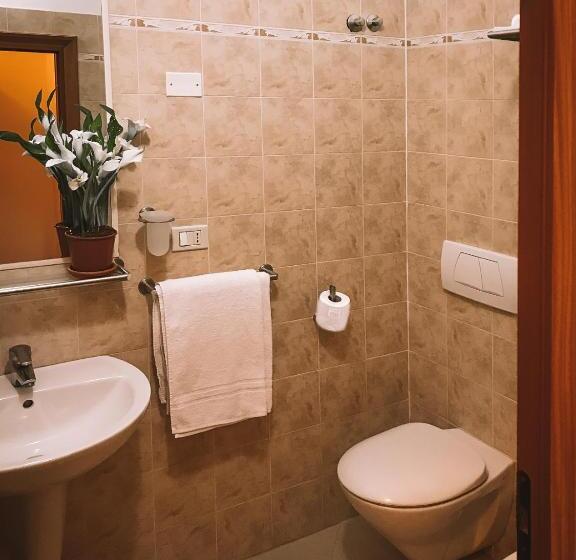 اتاق خانوادگی, Romantica