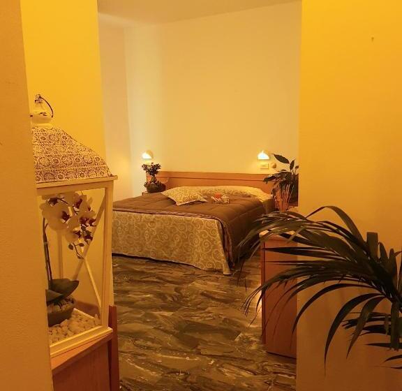 اتاق خانوادگی, Romantica