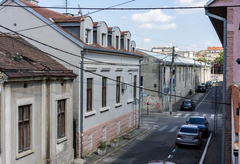 اتاق خانوادگی, Good People Design Hostel