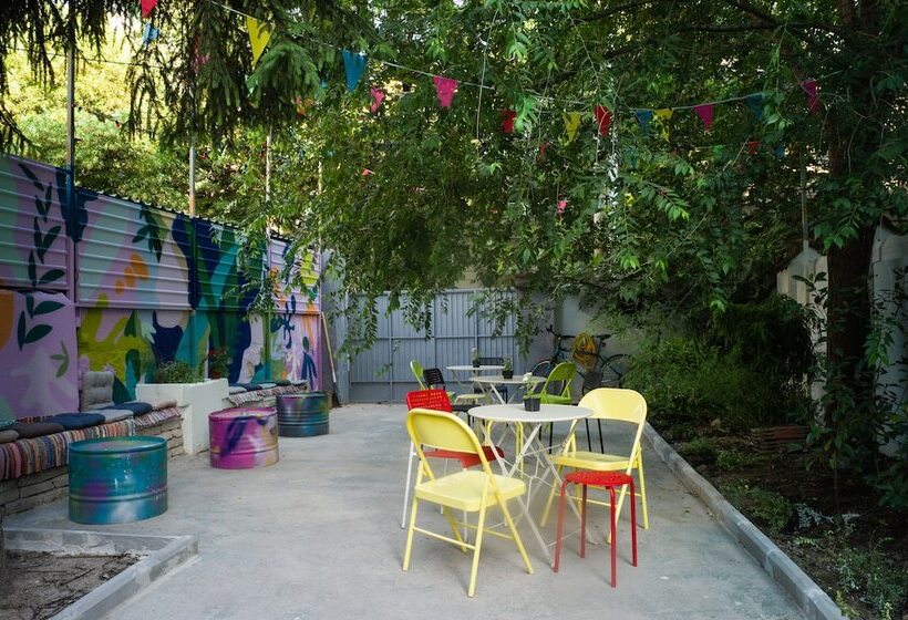 اتاق خانوادگی, Good People Design Hostel