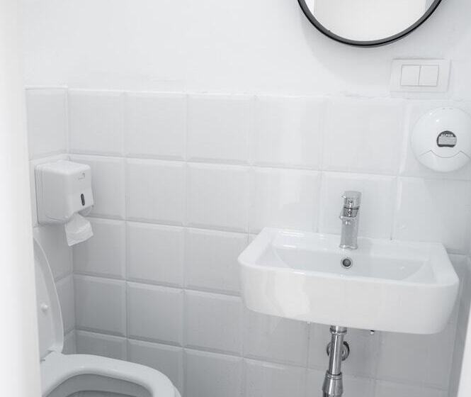 اتاق خانوادگی با سرویس بهداشتی مشترک, Good People Design Hostel