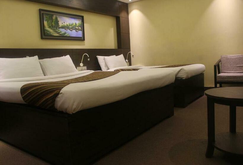 سوییت خانوادگی, The Capital Ltd