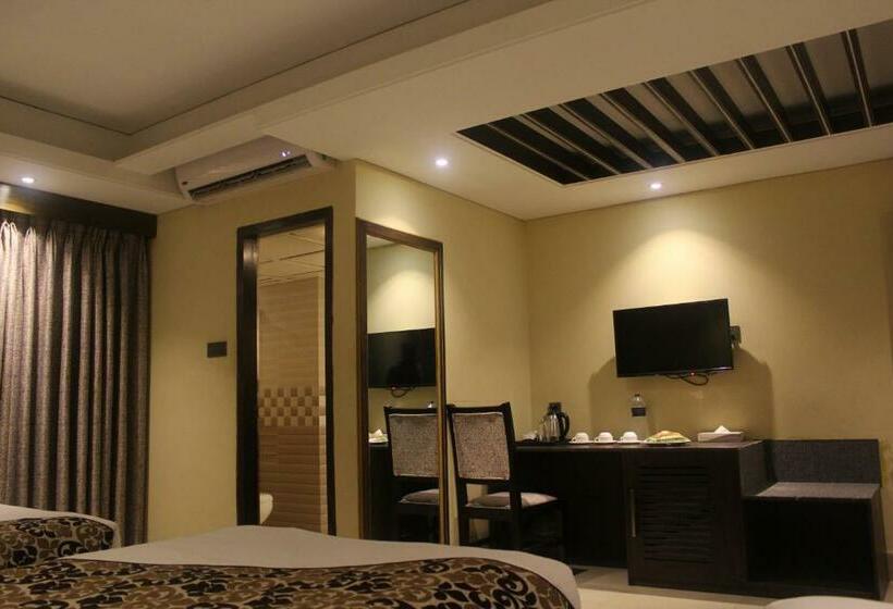 استودیو استاندارد با تخت کینگ, The Capital Ltd