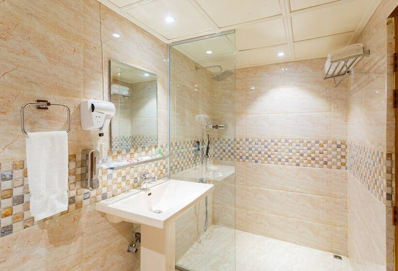 اتاق لوکس, The Capital Ltd