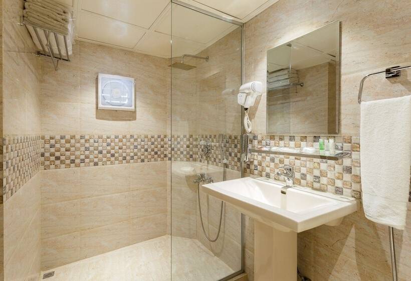 اتاق لوکس, The Capital Ltd