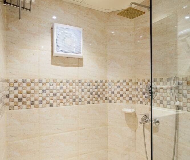 اتاق لوکس, The Capital Ltd