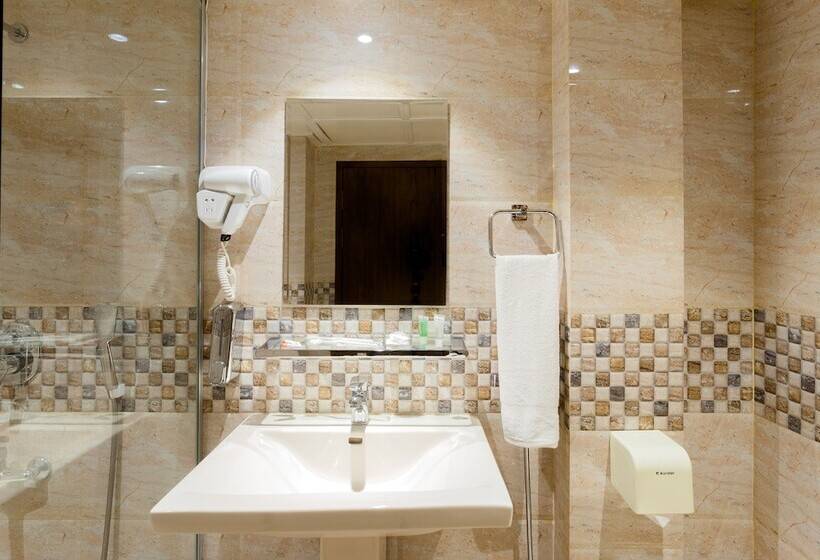 اتاق لوکس, The Capital Ltd