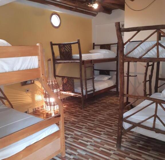 اتاق خانوادگی, Weekendhostal