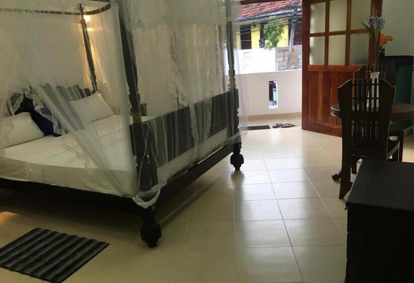 バルコニー付きデラックスルーム, Galle Fantacy