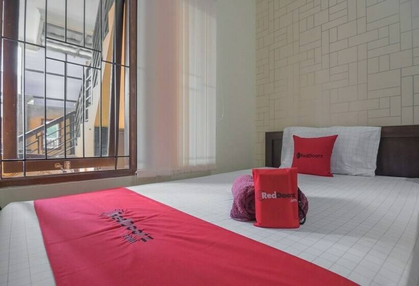 Номер Стандарт, Reddoorz Near Sepinggan Airport Balikpapan 2