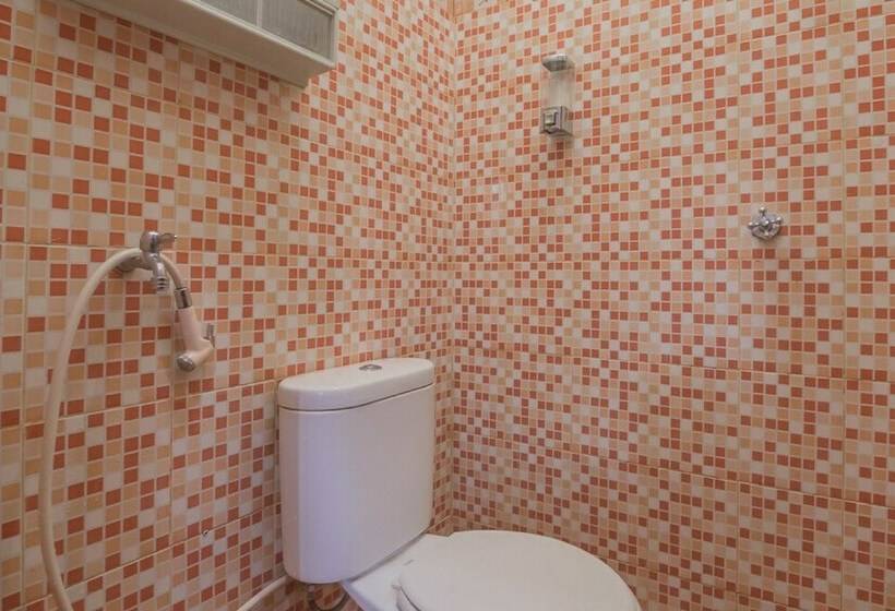 Номер Стандарт, Reddoorz Near Sepinggan Airport Balikpapan 2