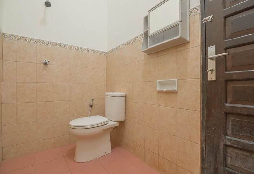 Номер Стандарт, Reddoorz Near Sepinggan Airport Balikpapan 2