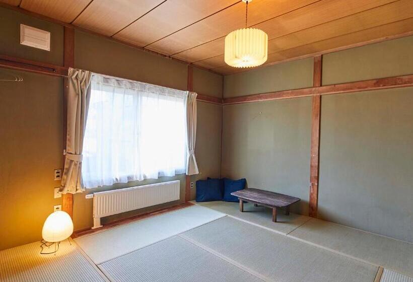 家庭房间共用浴室, Haku Hostel