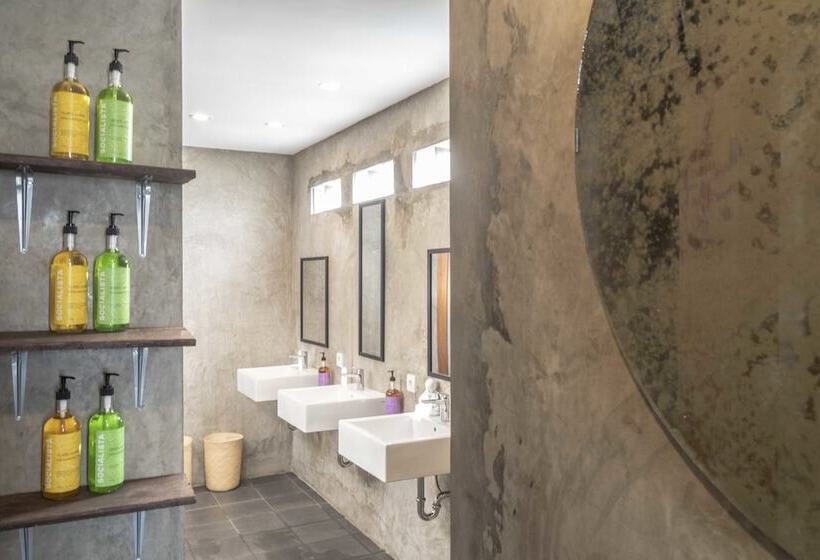 ルームシェアのワンベッド, Socialista Lifestyle Hostel