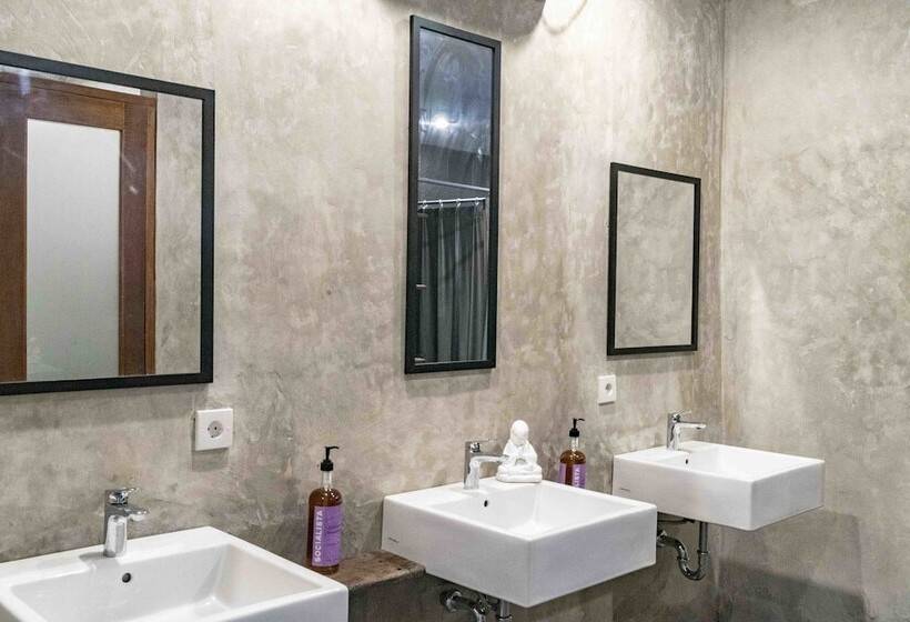 ルームシェアのワンベッド, Socialista Lifestyle Hostel