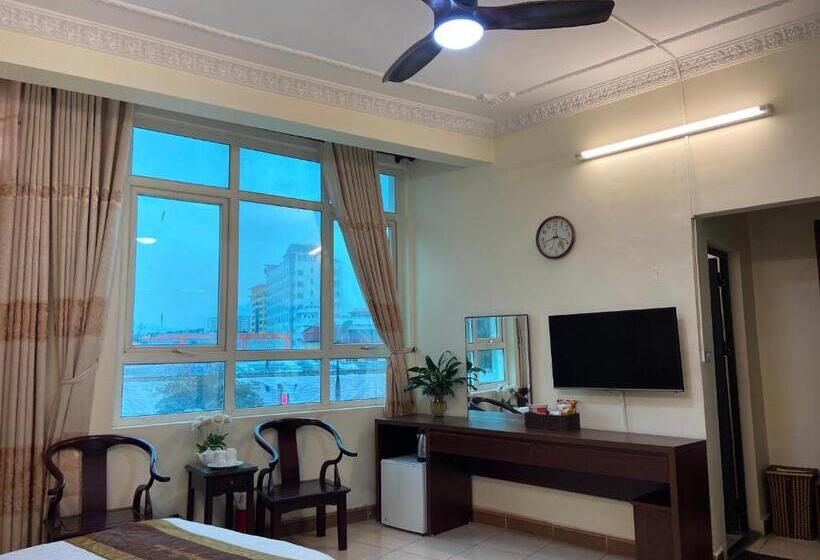 اتاق استاندارد با بالکن, Thang Long