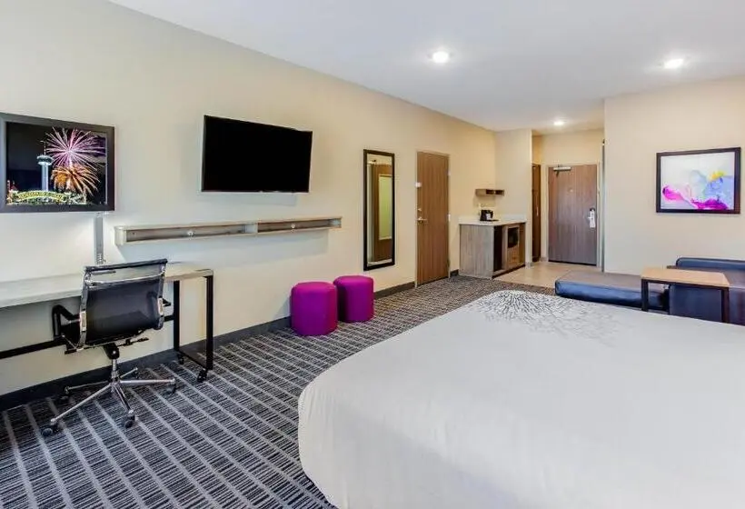 キングサイズベッドのデラックスルーム, La Quinta By Wyndham San Antonio Alamo City