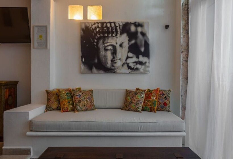 套房配有游泳池, Lotus Beach Hotel   Adults Only