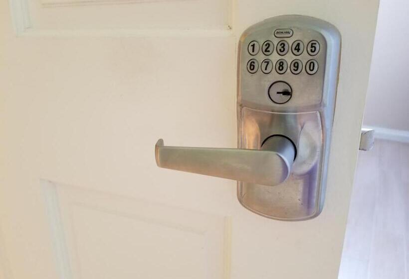 استودیوی استاندارد, Keep Cool Guesthouse