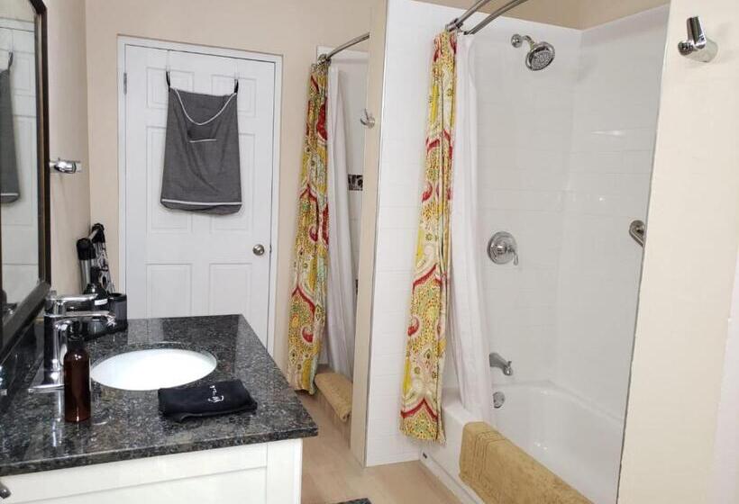 استودیوی سوپریور, Keep Cool Guesthouse