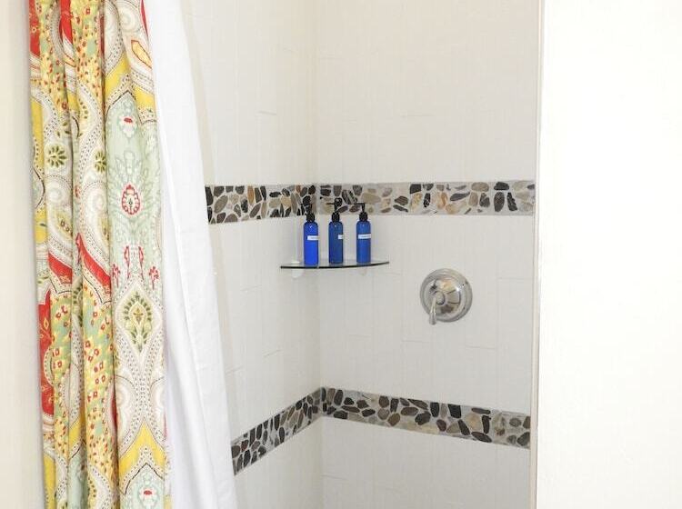 استودیوی سوپریور, Keep Cool Guesthouse