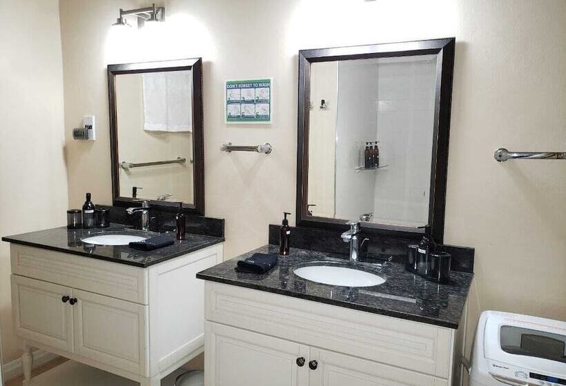 استودیوی سوپریور, Keep Cool Guesthouse