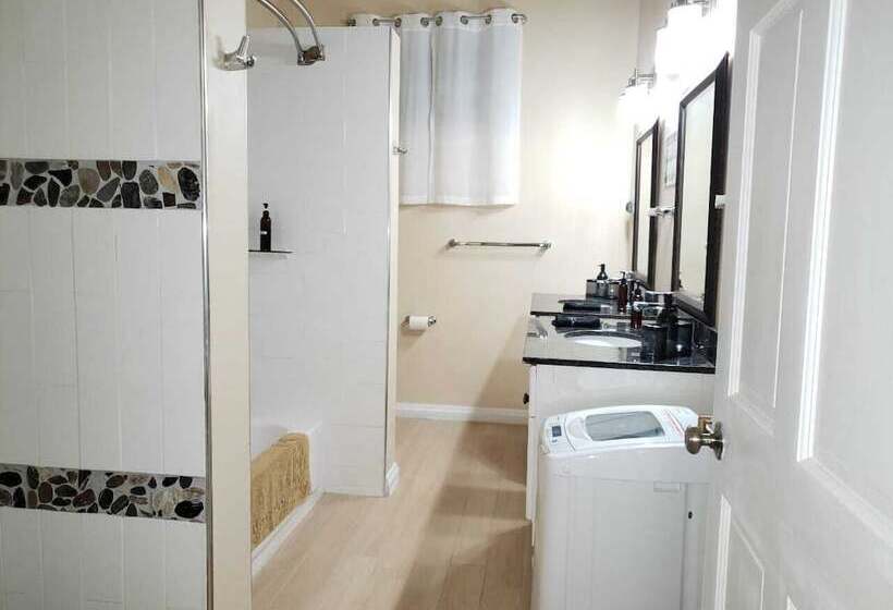 استودیوی سوپریور, Keep Cool Guesthouse