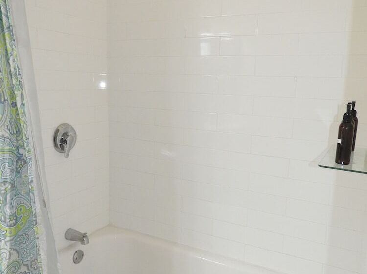 استودیوی لوکس, Keep Cool Guesthouse