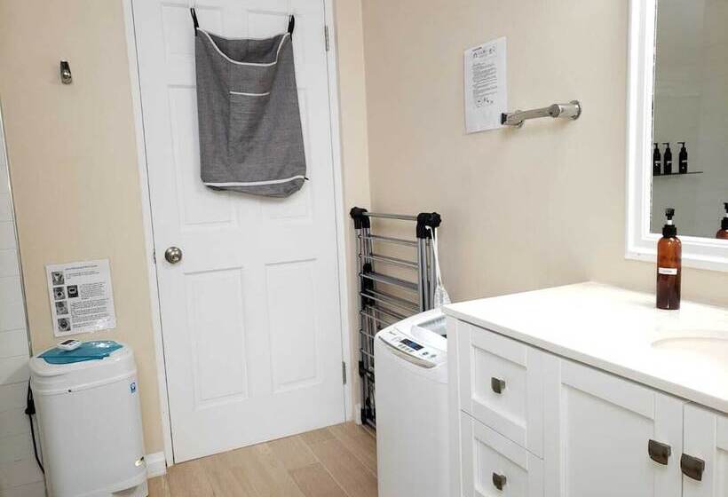 استودیوی لوکس, Keep Cool Guesthouse